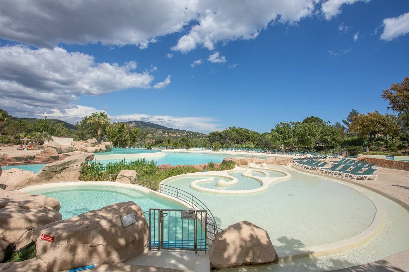 Grimaud 4 personnes clim vue mer 1