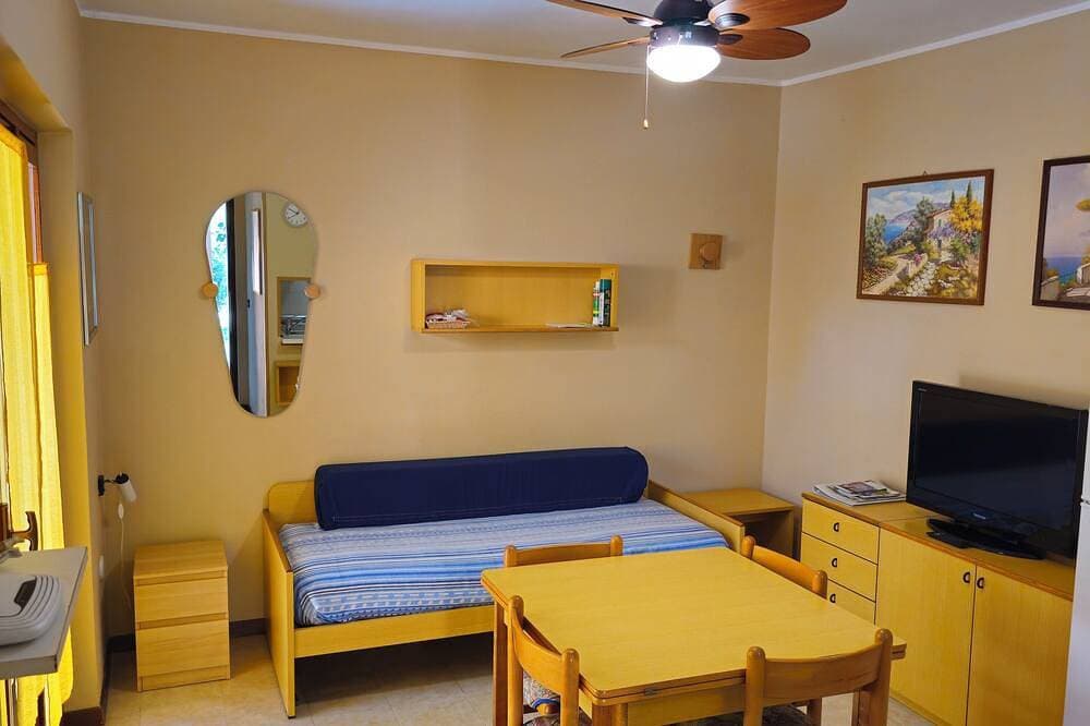 Foto 8 von 20: Zweizimmerwohnung in einer Residenz im Grünen mit Swimmingpool