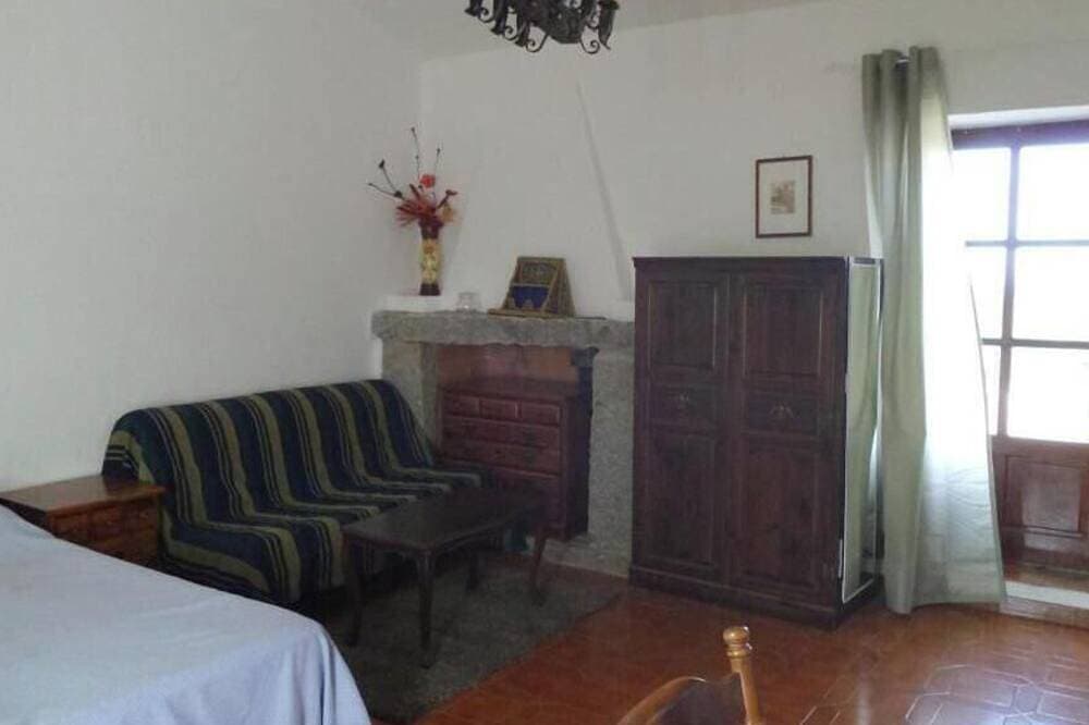 Foto 4 von 24: Villetta Mannucciu – Studio Apartment with a Fireplace and Ocean View in Rena Majore