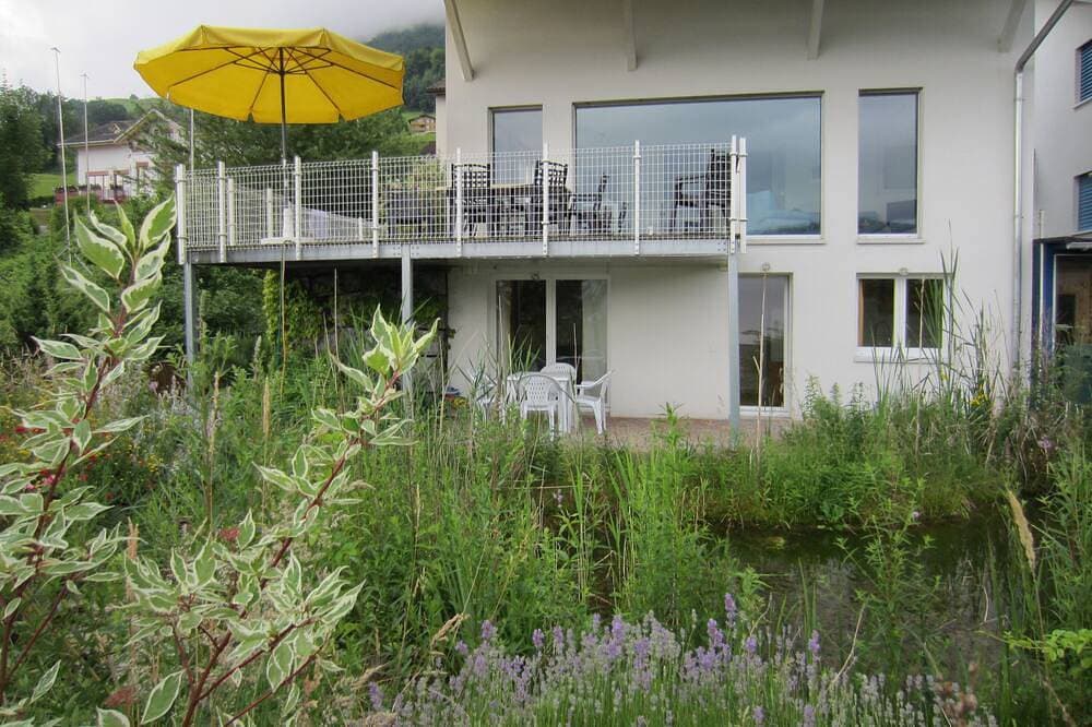 Einliegerwohnung in Einfamilienhaus mit herrlicher Aussicht auf See und Berge 1