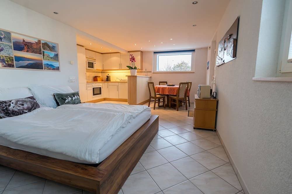 Foto 2 von 7: Studio mit Küche für 2 Personen  5-10 Min. zum See und 1 Min. zur Bushaltestelle