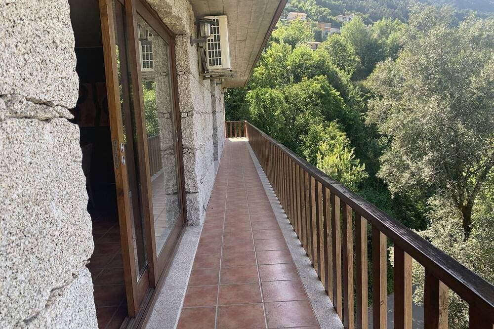 Foto 6 von 22: Villa in the heart of the Parque Natural do Geres in Portugal with private swimming pool