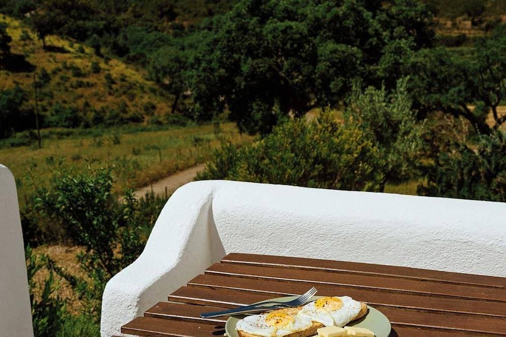 Foto 4 von 10: A hillside retreat with a pool and panoramic views your escape in rural Portugal