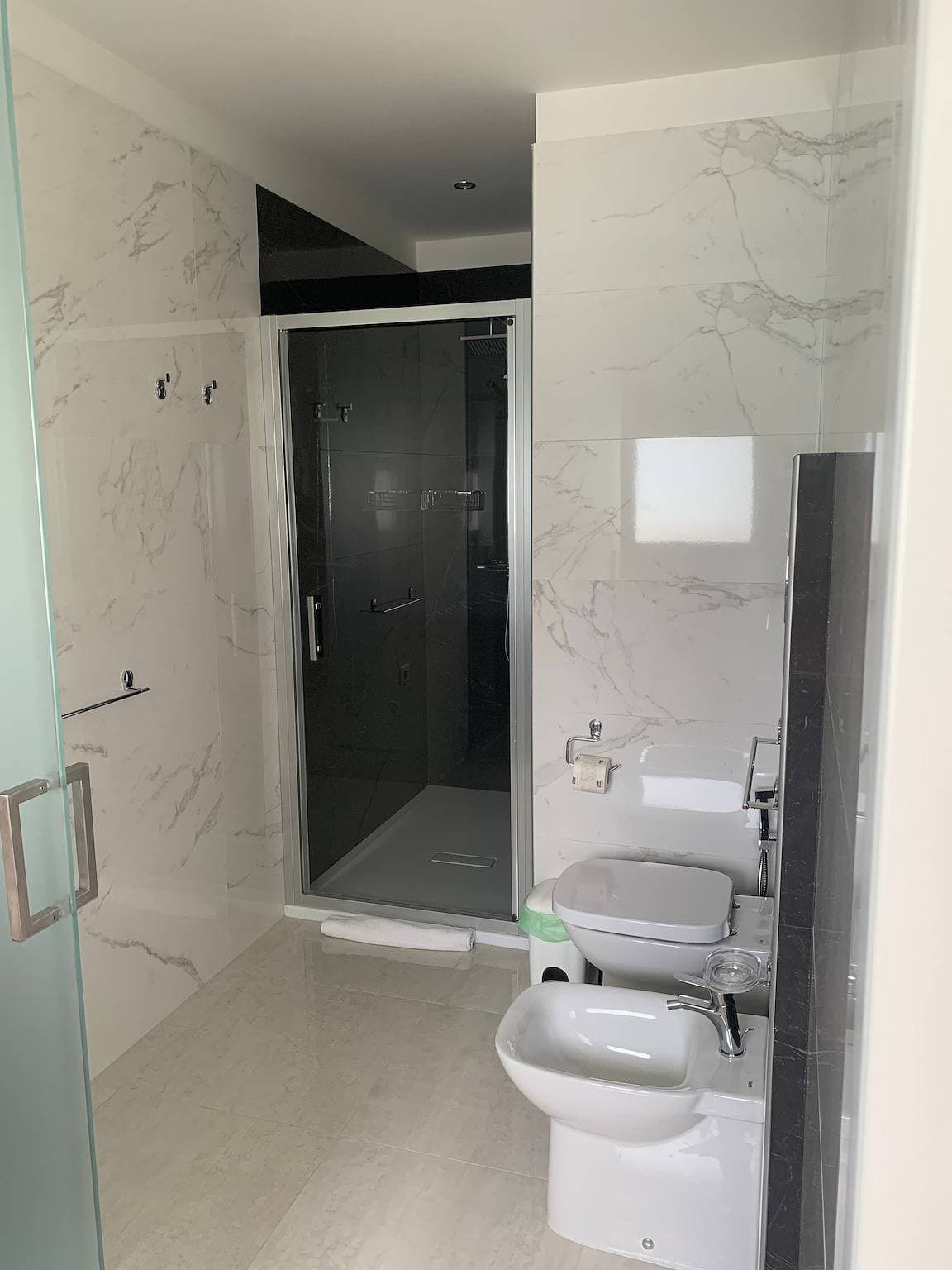 Foto 4 von 18: Studio "Residenz Meridian Unità 3" in Strandnähe mit Bergblick, Pool & WLAN