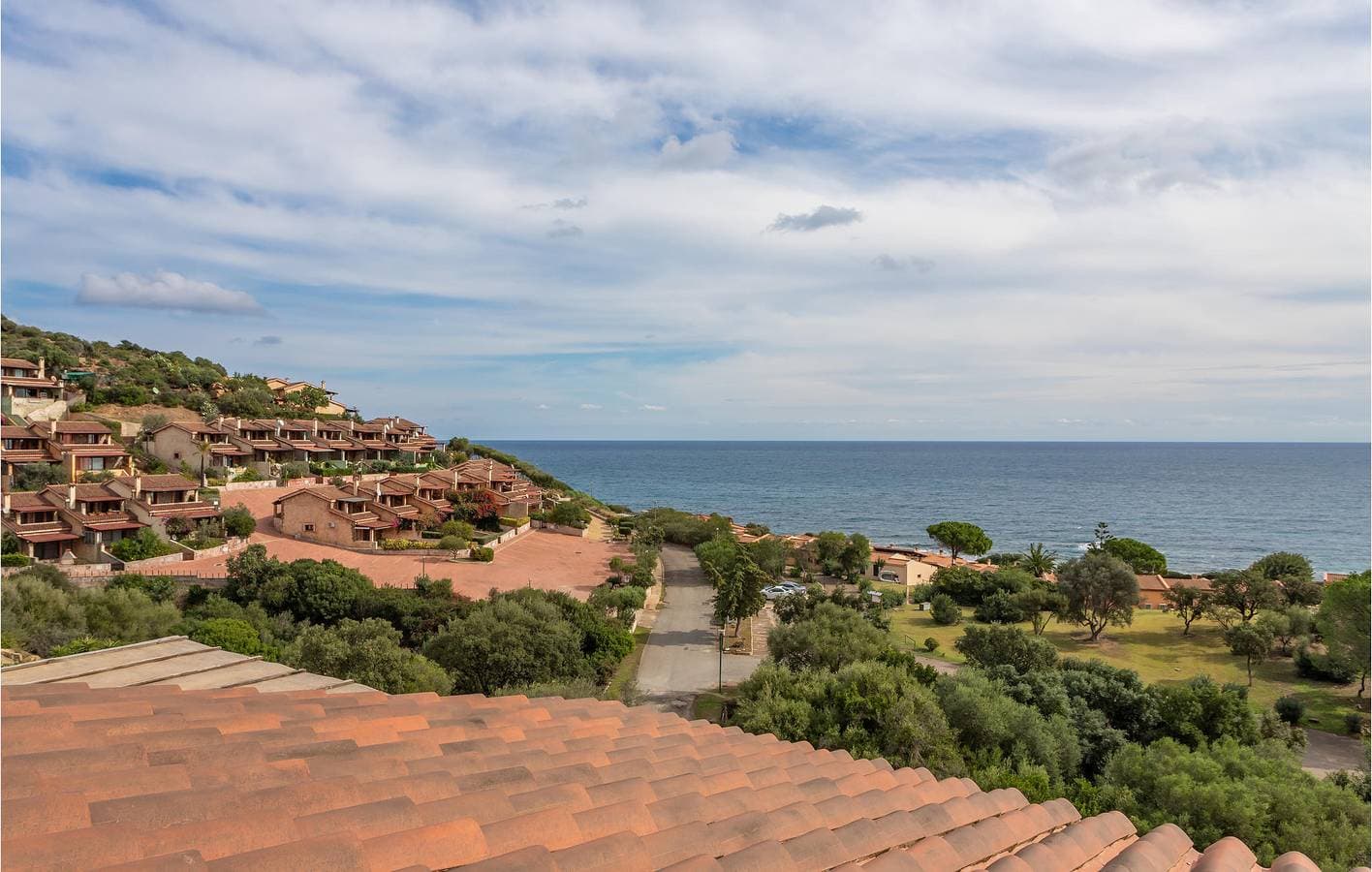 Foto 7 von 27: Apartment mit Meerblick, Parkplatz, Küche und Strand in der Nähe