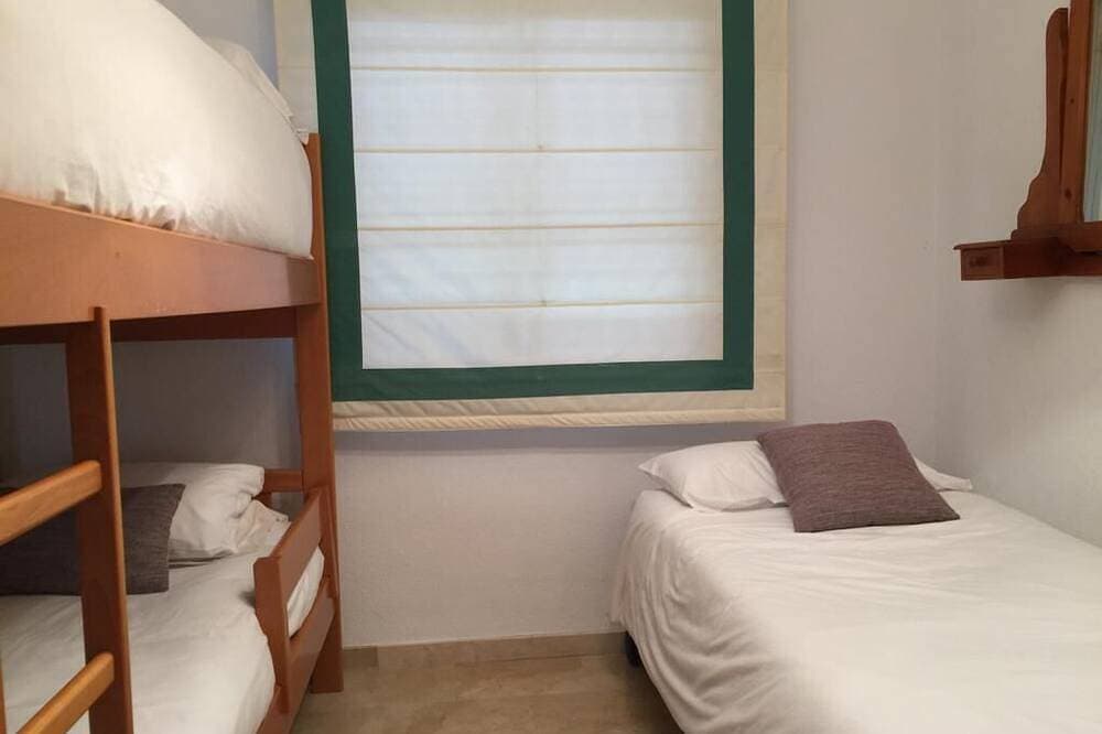 Foto 4 von 30: Beautiful large 2 beds coast flat with sunrise sunset,swimming pool and sea-view