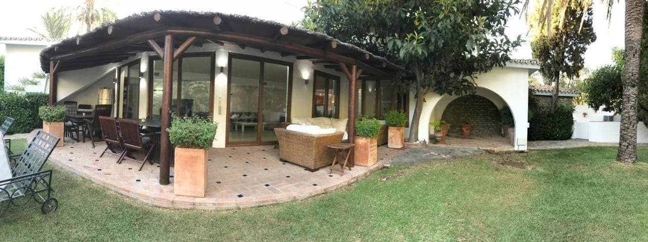 Foto 3 von 72: Three-Bedroom Villa
