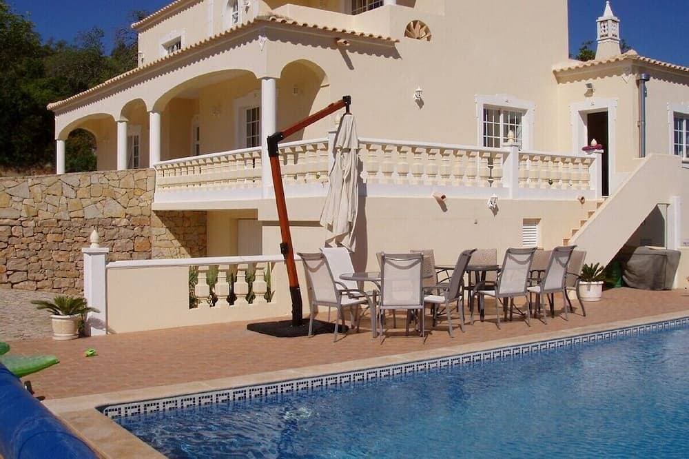 Foto 10 von 11: Wunderschöne Villa mit beheiztem Schwimmbad in Hügeln mit spektakulärem Ausblick