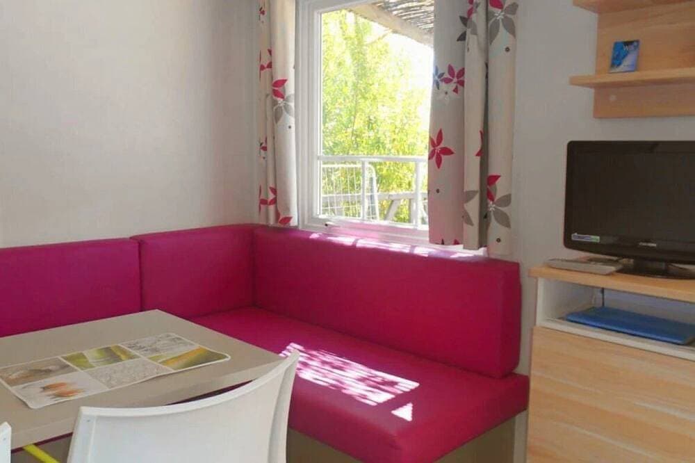 Foto 4 von 22: ZEcamping 2 étoiles piscine chauffée locatif TV clim 20m2 2 pers