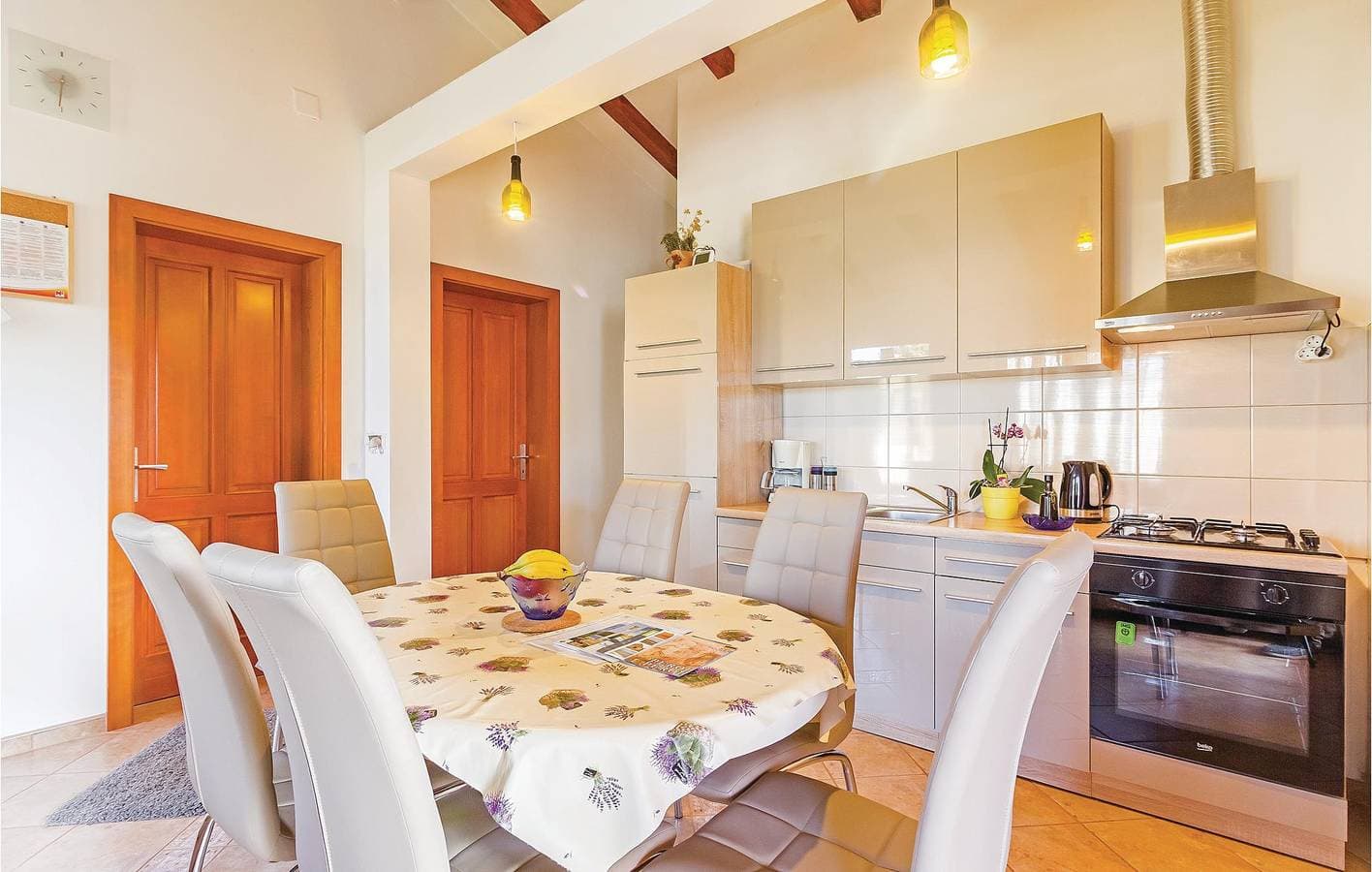 Foto 12 von 27: Urlaub am Meer: Gemütliche Ferienwohnung mit Pool und Terrasse, 2 km vom Strand von Fažana entfernt