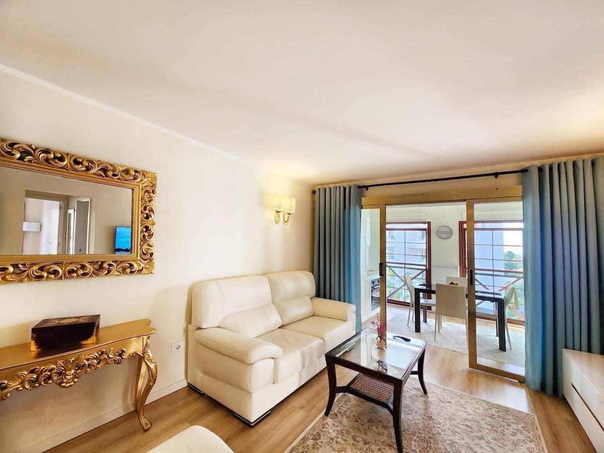 Luxury unique central flat with 2 swimming pools 1
