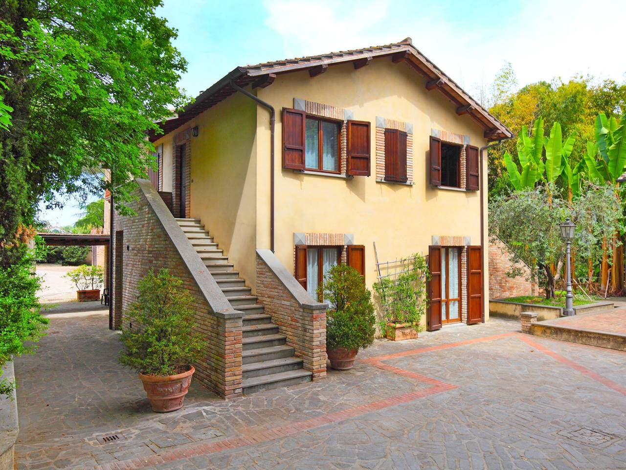 Foto 2 von 17: Montecorneo