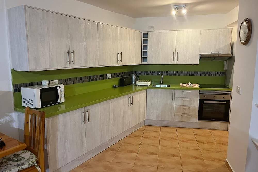 Foto 13 von 16: Beautiful large 2 bed apartment close to beach and all amenities