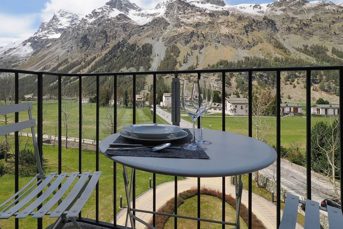 Foto 3 von 29: Residenza Alpenrose 25 – Stilvolles Studio mit Blick auf den Silsersee