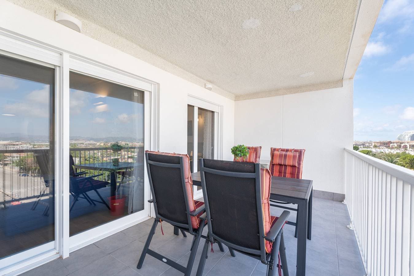 Foto 11 von 30: Apartment 'Lopimar Playa Canet' mit privater Terrasse, WLAN und Klimaanlage
