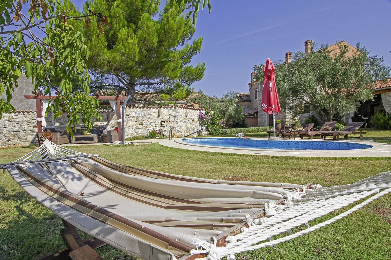 Foto 9 von 28: Ferienhaus Šalvela * 11000 m2 Grundstück, Garten, privater Pool, WLAN