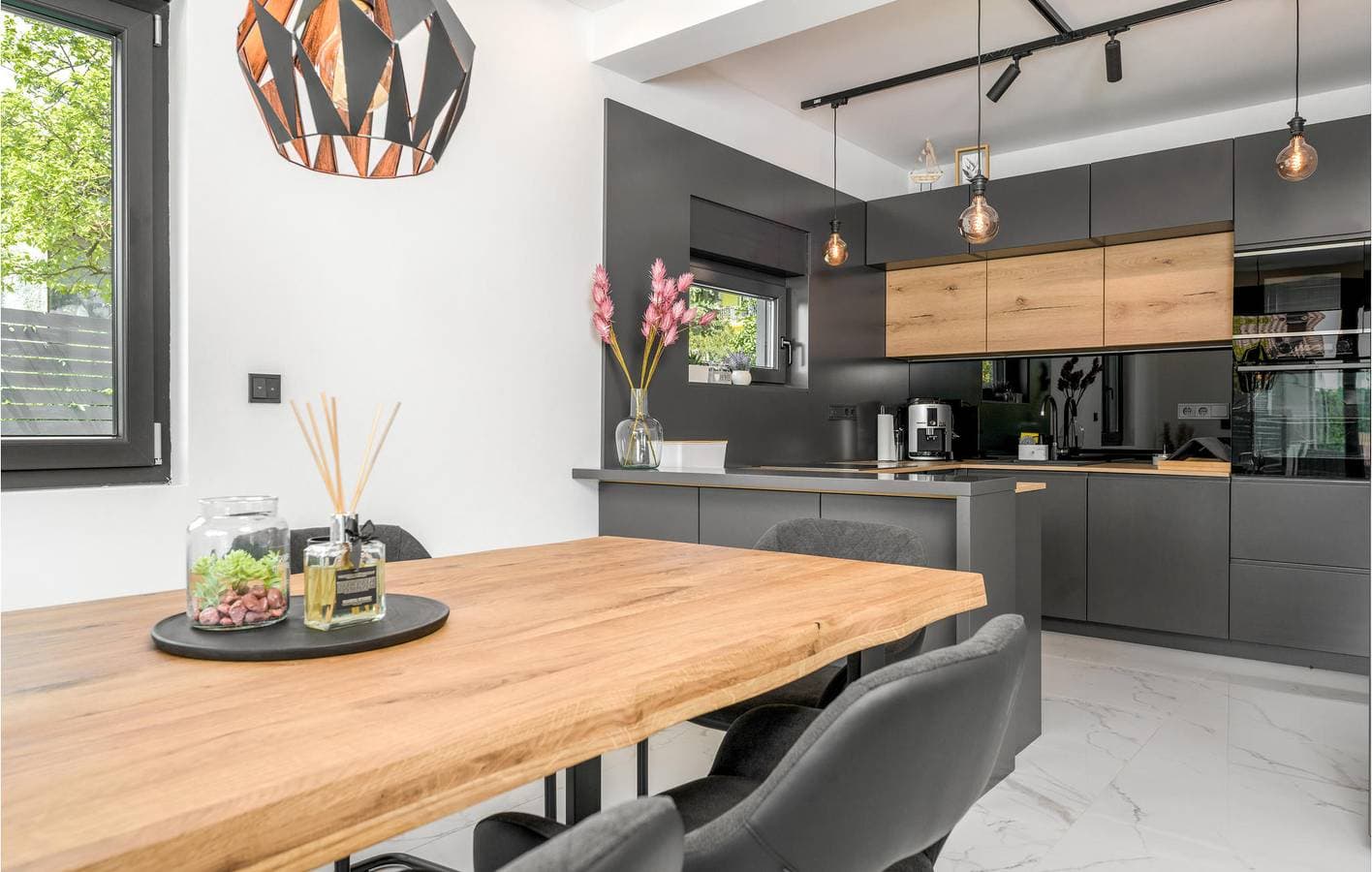 Foto 5 von 22: Gemütliche 2-Zimmer-Wohnung mit Pool und Terrasse in der Nähe des Stadtzentrums