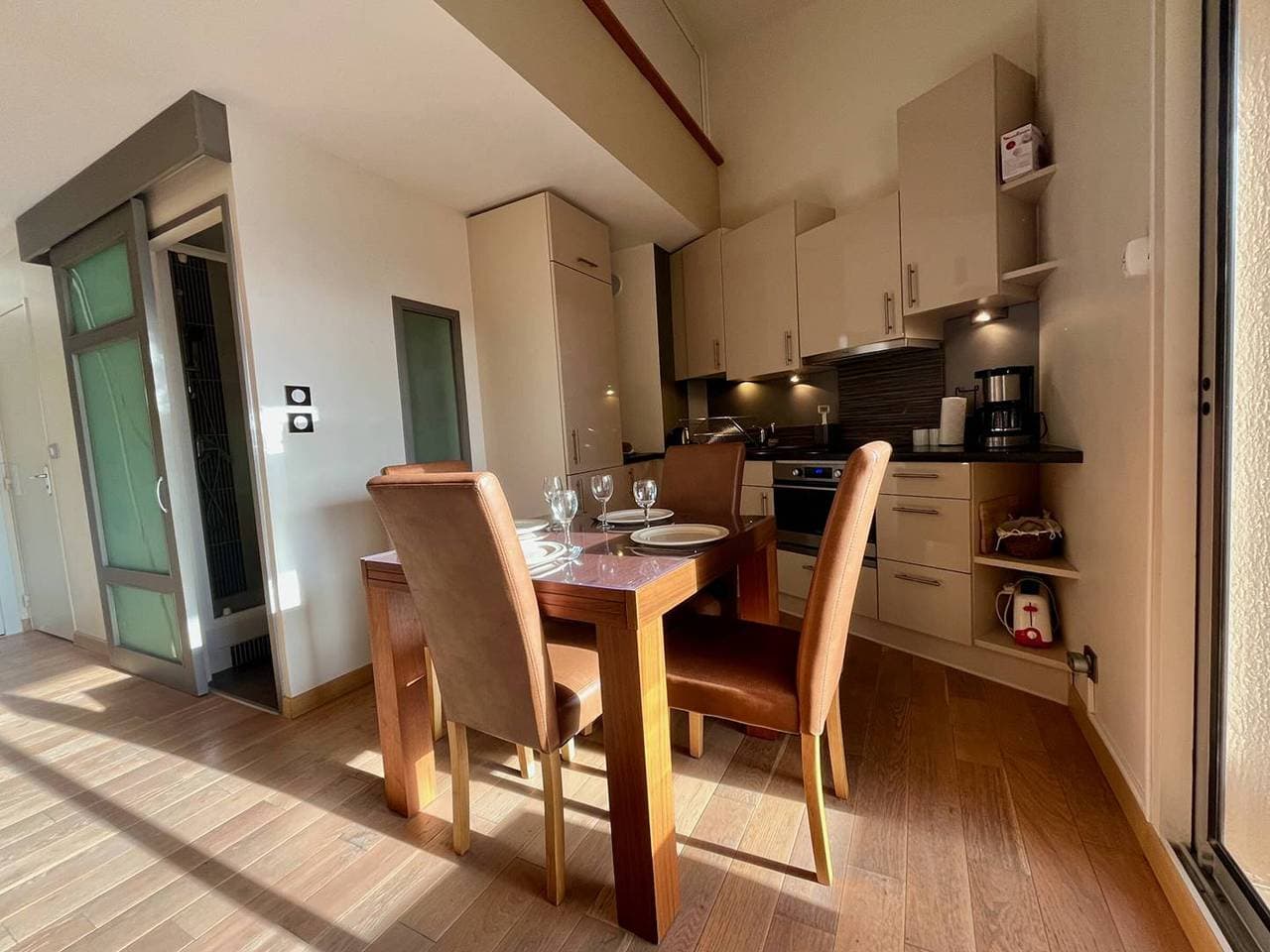 Foto 6 von 20: Moderne 2-Zimmer-Wohnung mit Balkon und Parkplatz in La Londe-les-Maures
