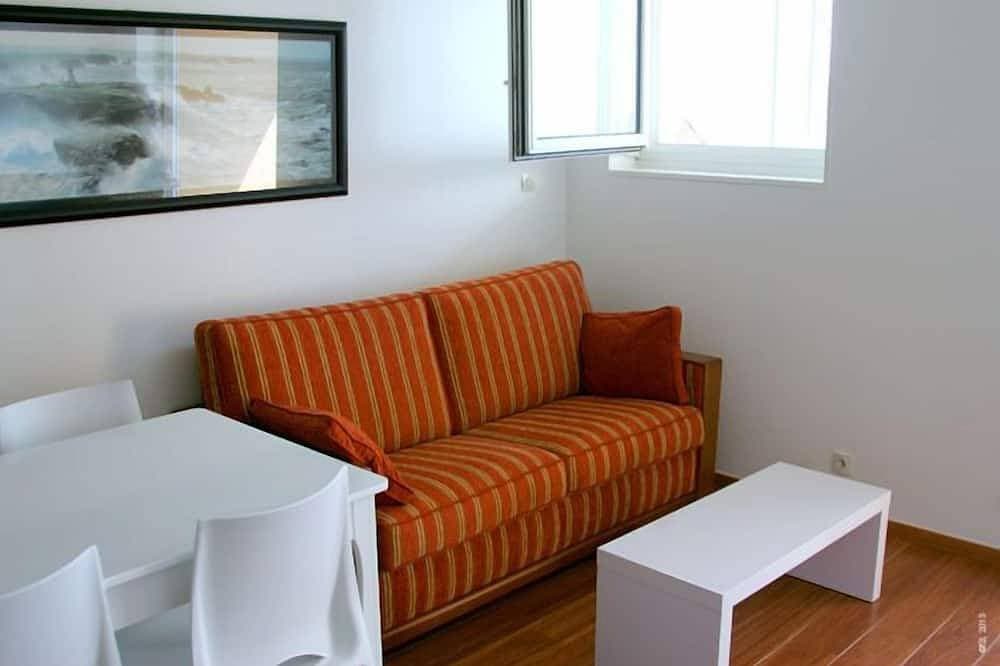 Foto 7 von 21: Voll ausgestattetes Studio mit Balkon, Blick auf das Meer, den Yachthafen und die Stadt