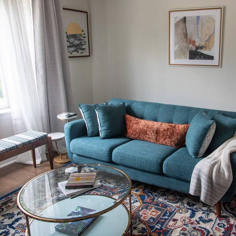 Foto 12 von 19: Luxury vintage condo close to lakefront,  Obama Presidential Center & downtown!