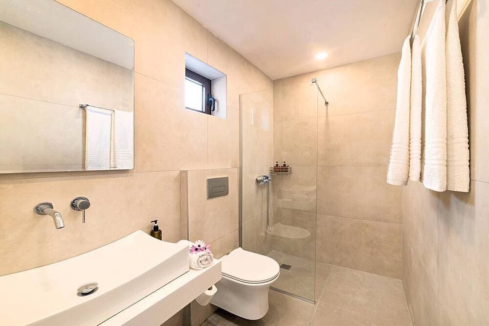 Foto 6 von 27: Welcome Apts laid just 1600m away from the longest sandy beach of northern Crete and the touristic Georgioupolis Town, offering great views to the Cretan Sea and the White Mountains.  Welcome Apts is ideal for couples, families, a group of families or a g