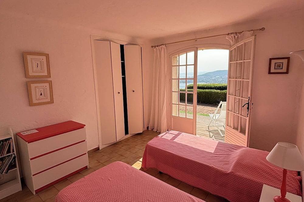 Foto 5 von 30: Villa for 10 people - swimming pool - 180° panoramic view - 5 air-conditioned bedrooms