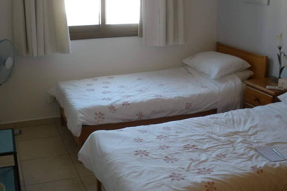 Foto 4 von 17: Private Entwicklung von 12 Wohnungen im Zentrum von Peyia. In der Nähe von Coral Bay.