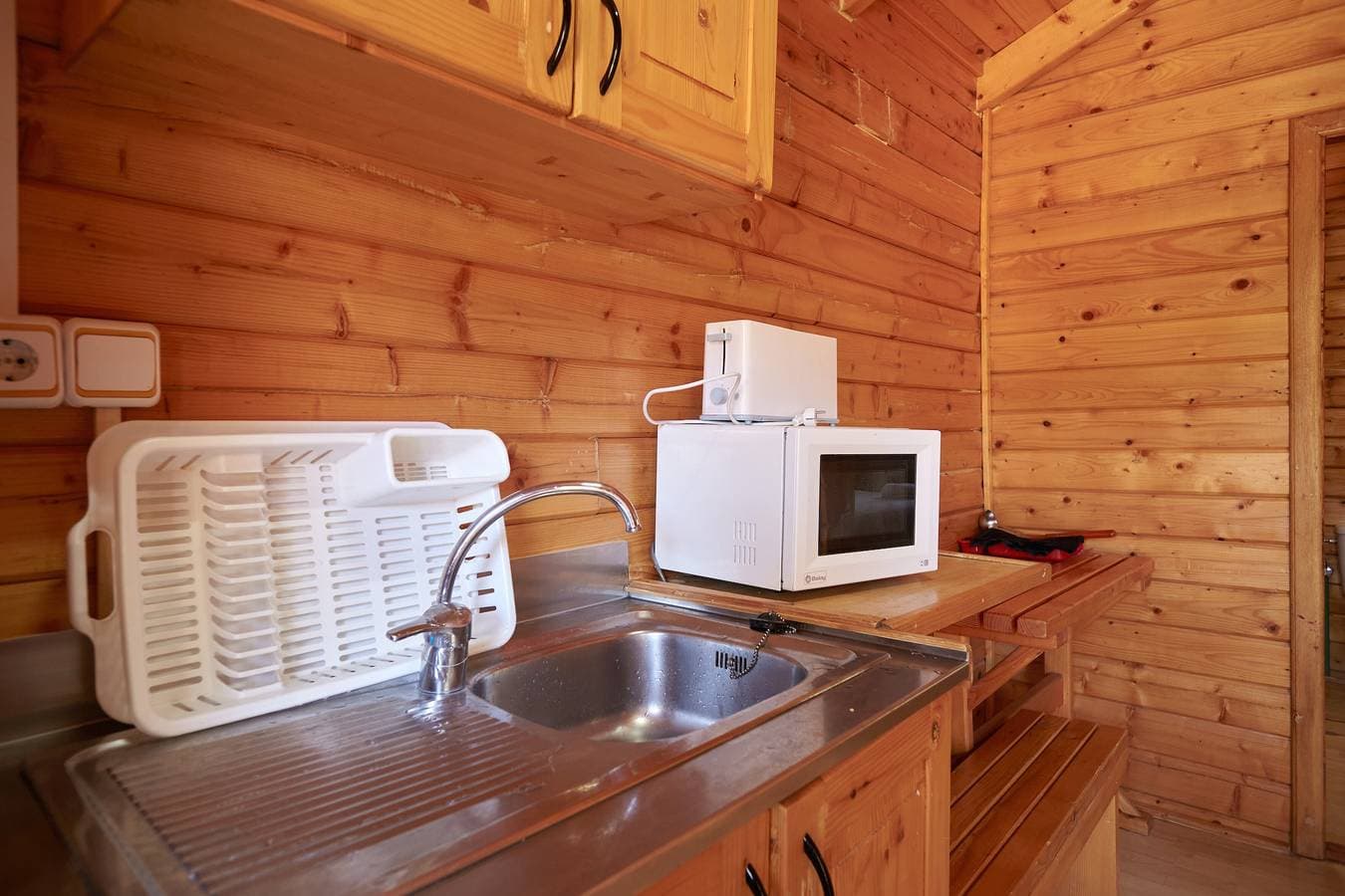 Foto 10 von 38: Landhaus 'Cabaña De Madera 5' mit Bergblick, Gemeinschaftspool und Klimaanlage