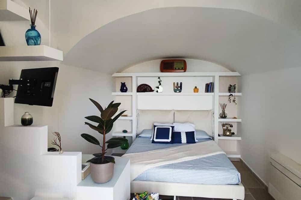 Foto 5 von 18: Romantic room facing the sea, relaxation is well-being on the Amalfi Coast.