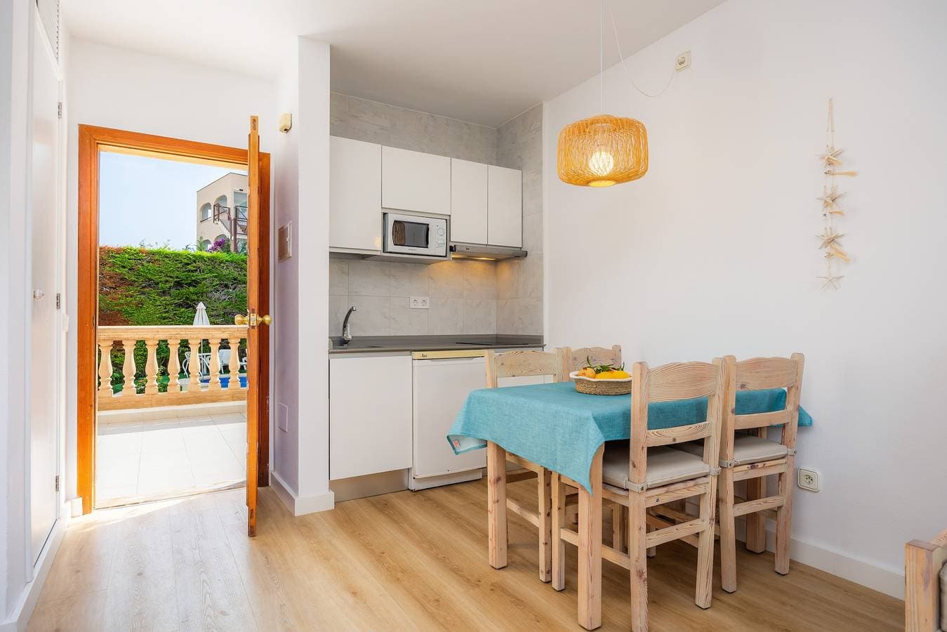 Foto 8 von 41: Strandnahes Apartment mit Zugang zum Pool, einer privaten Terrasse, Klimaanlage und WLAN