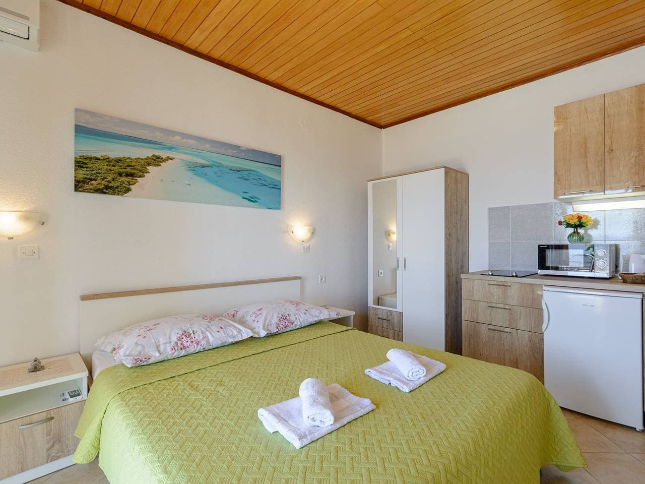 Foto 11 von 18: Rooms Sani - Double Room with Terrace and Sea View (S3)