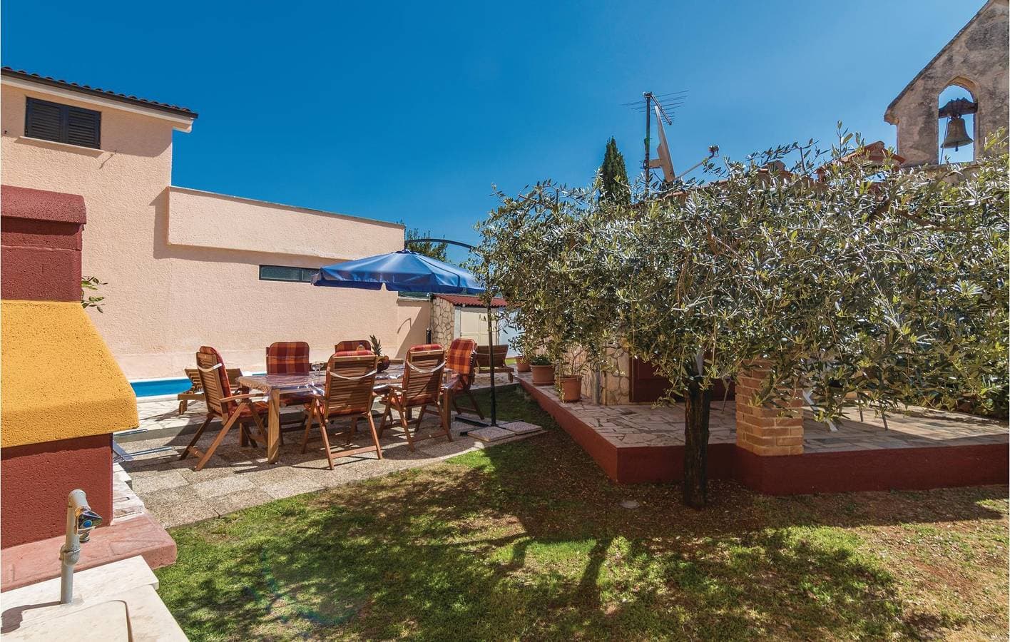 Foto 5 von 22: Charmantes Apartment mit Pool und WLAN, nur wenige Schritte von den Restaurants in Barat entfernt