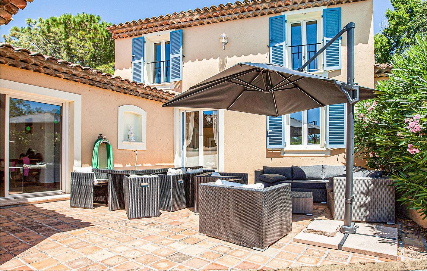 Foto 8 von 44: Stilvolle 180qm Wohnung mit Pool und Stadtblick, Saint-Cézaire-sur-Siagne