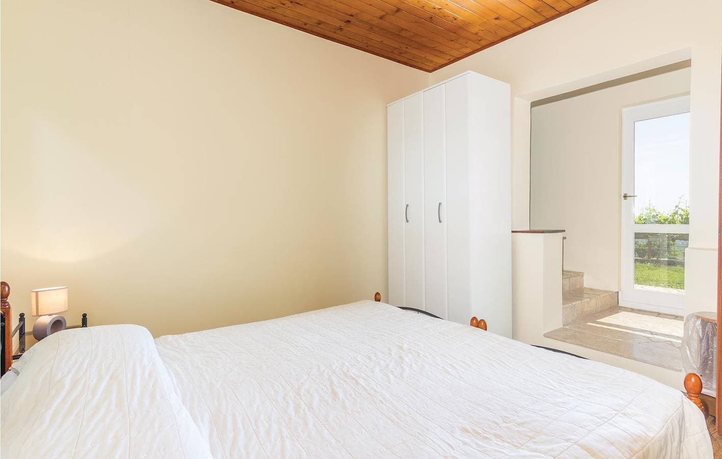Foto 13 von 23: Apartment mit Meerblick, Pool und Terrasse, 2,5 km von der Küste und dem Stadtzentrum entfernt