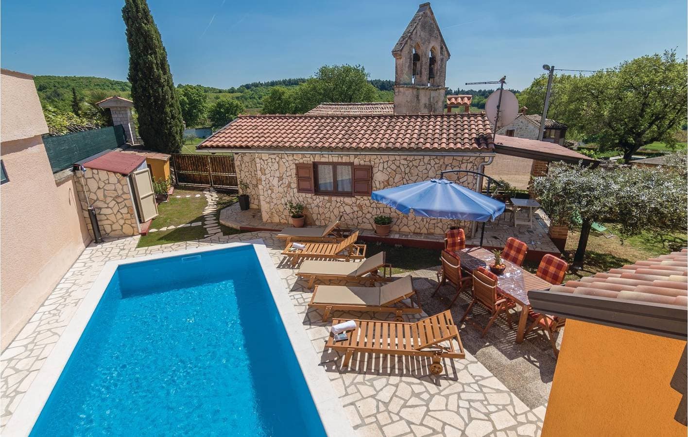 Foto 10 von 22: Charmantes Apartment mit Pool und WLAN, nur wenige Schritte von den Restaurants in Barat entfernt