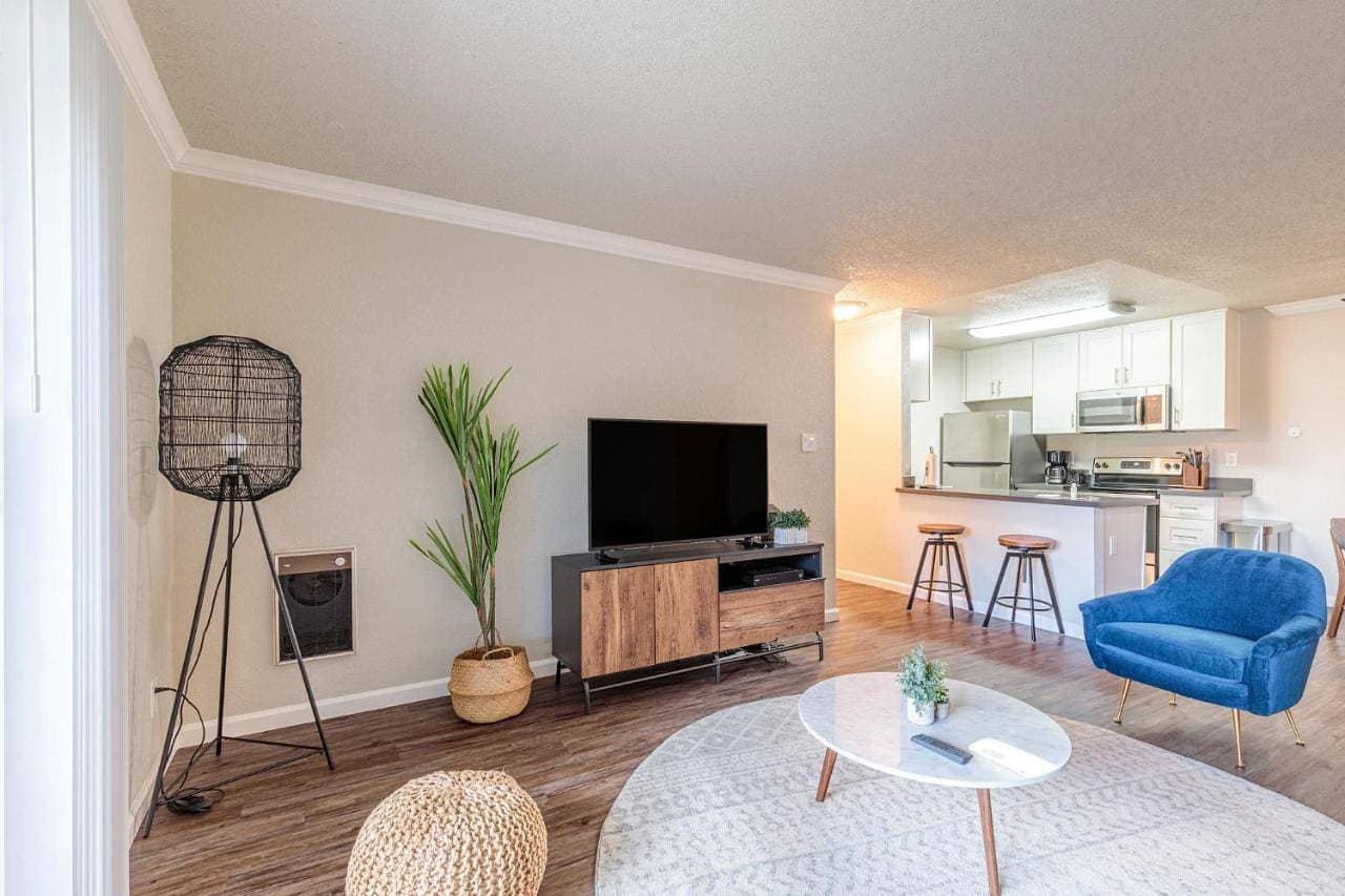 Pet-Friendly 1Br Apartment in Alameda + Parking 1