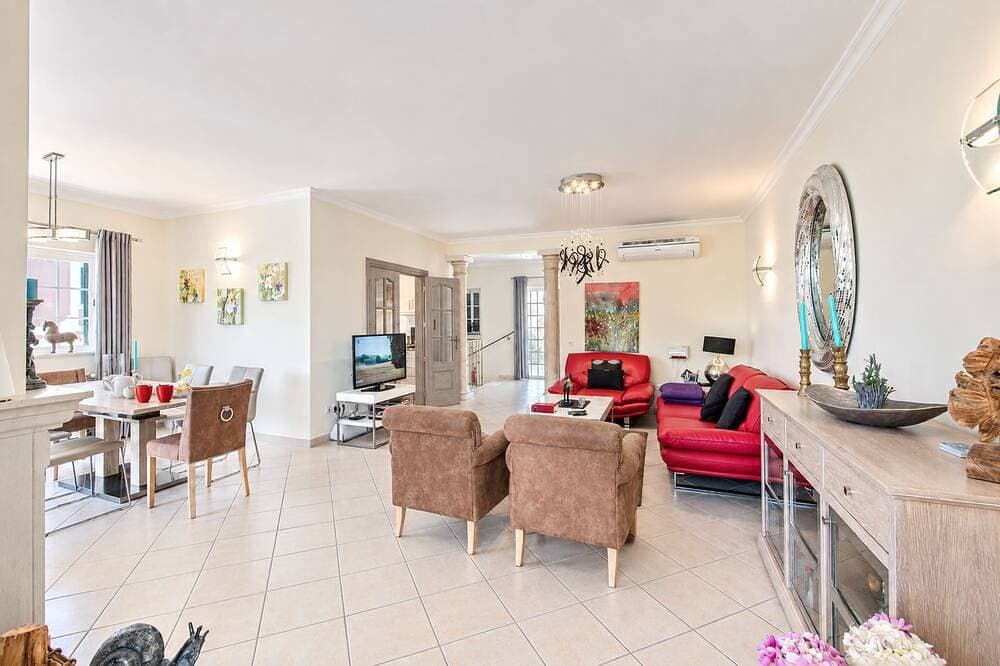 Foto 11 von 30: Exklusive Ferienvilla nahe Meia Praia, Lagos – Pool, WLAN, AC & mehr