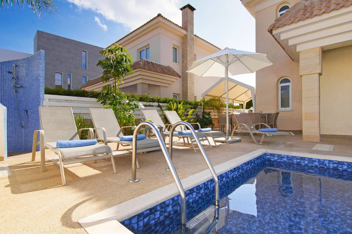 Foto 5 von 35: Villa für 8 Personen mit Pool