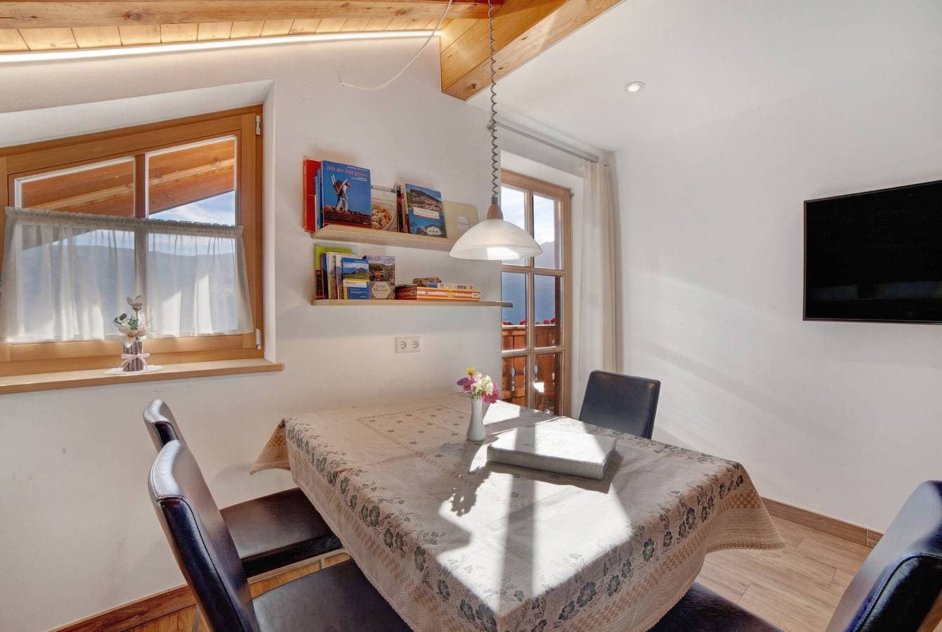 Foto 6 von 20: Ferienwohnung 'Ausergrubhof Wohnung Partschins' mit Bergblick, Gemeinschaftsgarten und WLAN