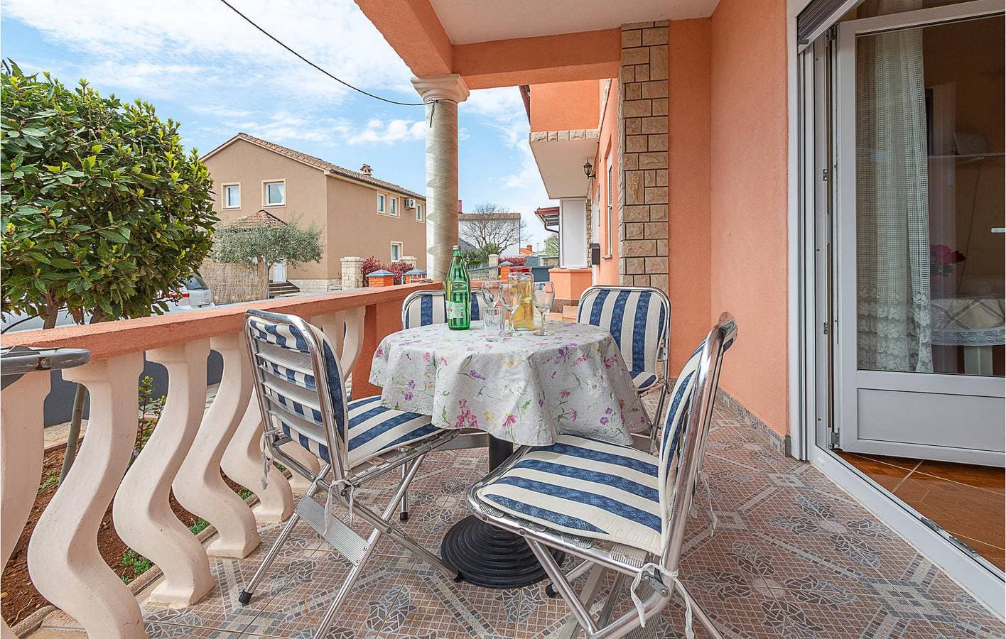 Foto 11 von 22: Gemütliche Ferienwohnung: WLAN, Klimaanlage und Terrasse in der Nähe des FKK-Strandes von Barbariga