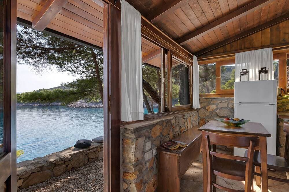 Foto 10 von 30: Haus in Općina Sućuraj mit Grill und Terrasse