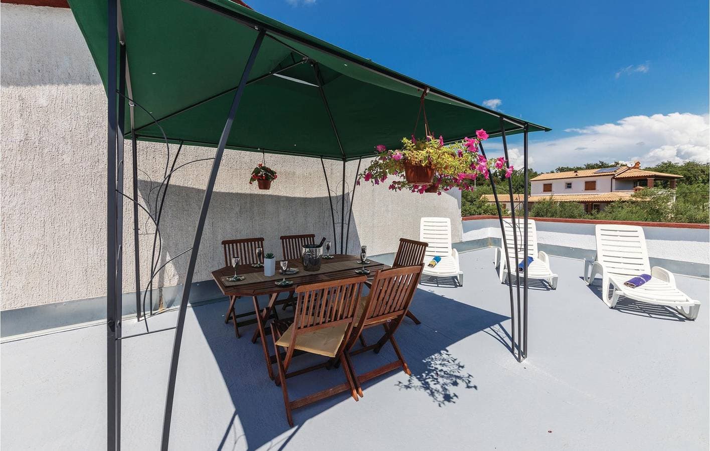Foto 9 von 21: Gemütliche Ferienwohnung mit Terrasse, WLAN, in der Nähe des Strandes Duga Uvala
