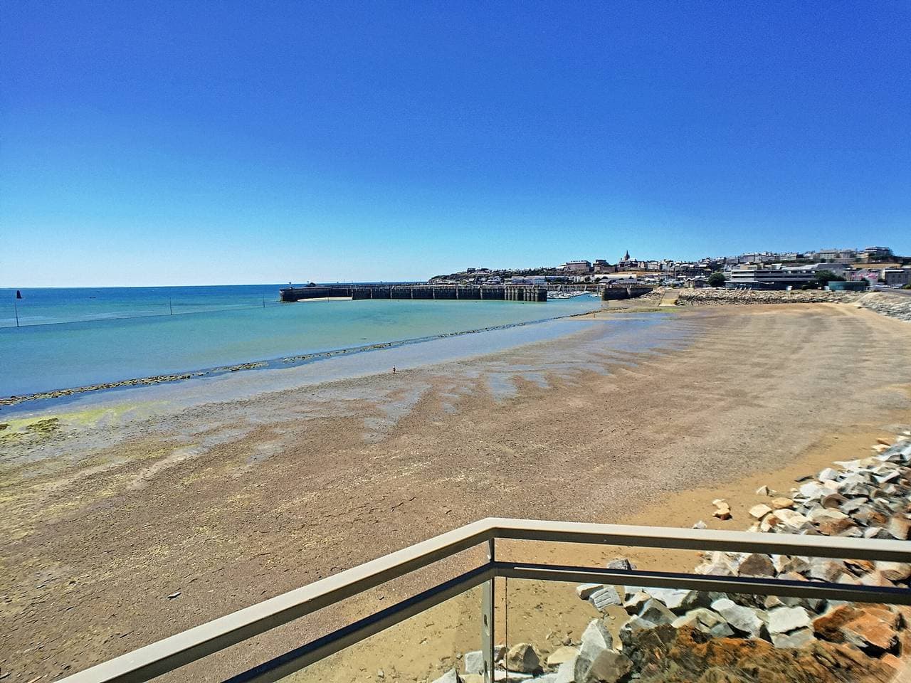 Schöne Wohnung am Meer mit Balkon, Parkplatz und moderner Ausstattung 1
