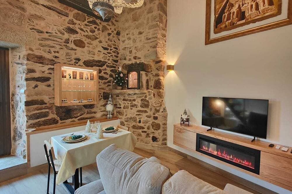 Foto 9 von 16: Near Santiago de Compostela, restored century-old rural house with terrace