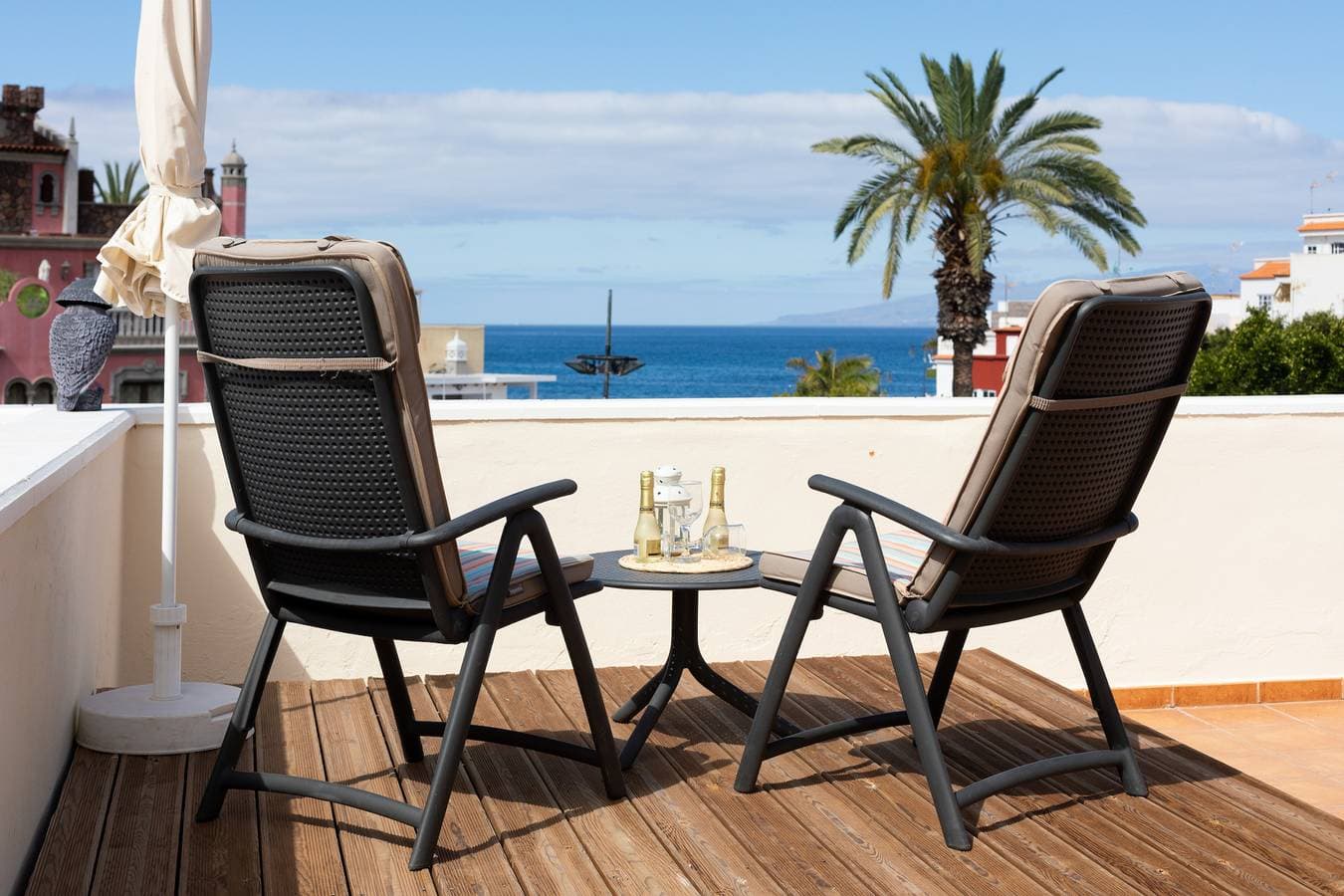 Fewo 2 Min. zum Strand, Meerblick, gratis fibre W-Lan und Garage 1