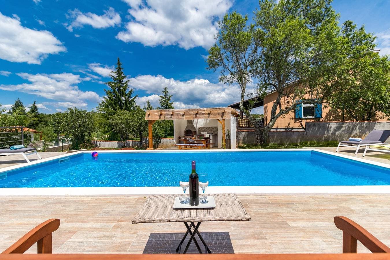 Foto 9 von 47: Villa May mit beheiztem Pool