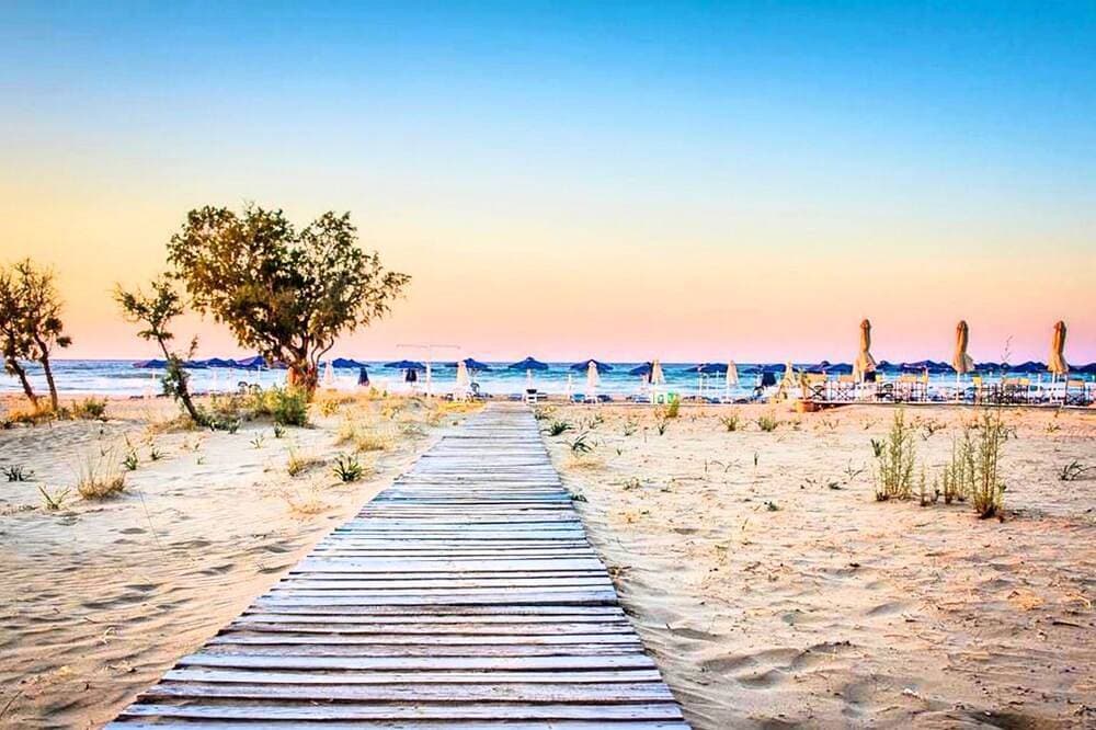 Foto 13 von 22: Welcome Apts laid just 1600m away from the longest sandy beach of northern Crete and the touristic Georgioupolis Town, offering great views to the Cretan Sea and the White Mountains.  Welcome Apts is ideal for couples, families, a group of families or a g