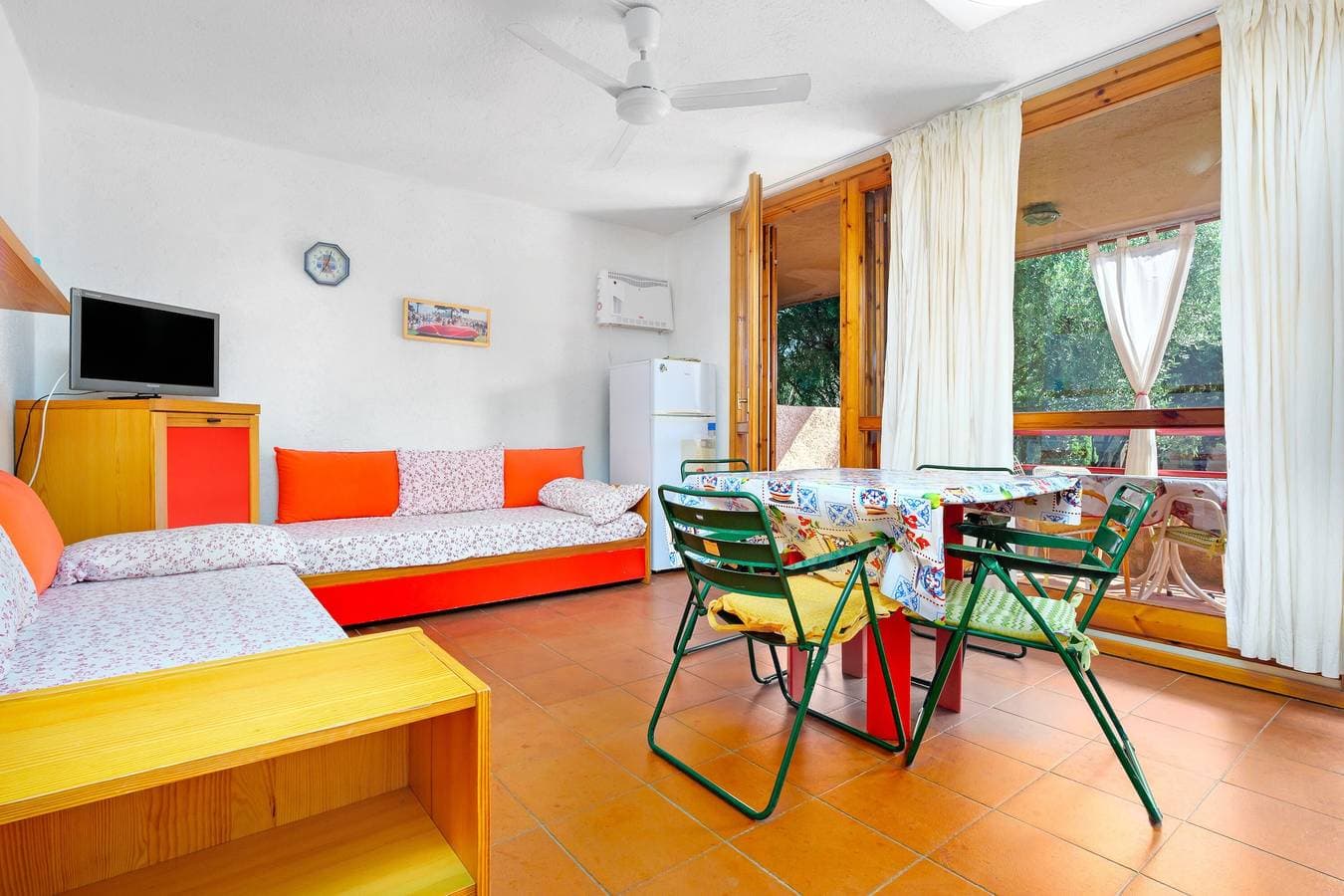 Foto 4 von 16: Ferienhaus 'Libeccio 2417' mit Gemeinschaftspool, privater Terrasse und Balkon