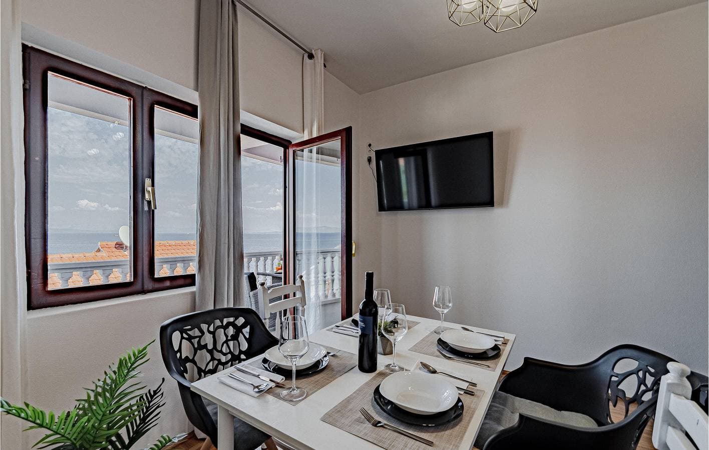 Foto 3 von 22: Charmantes Apartment mit einem Schlafzimmer, Meerblick, Terrasse und Parkplatz
