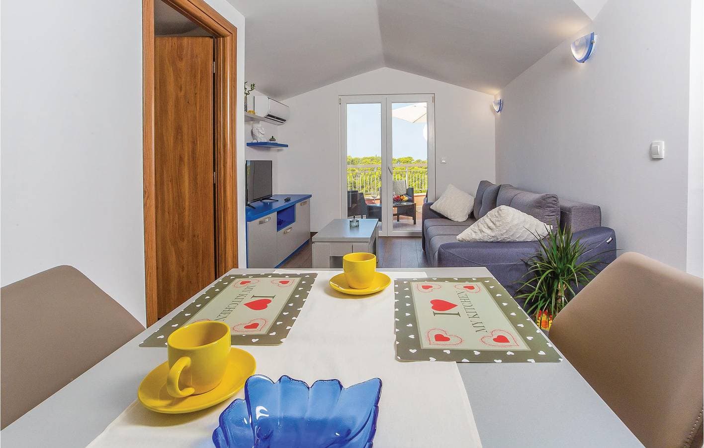 Foto 3 von 16: Charmante Ferienwohnung mit Terrasse, WLAN und 600 m Entfernung zum FKK-Strand Nugal